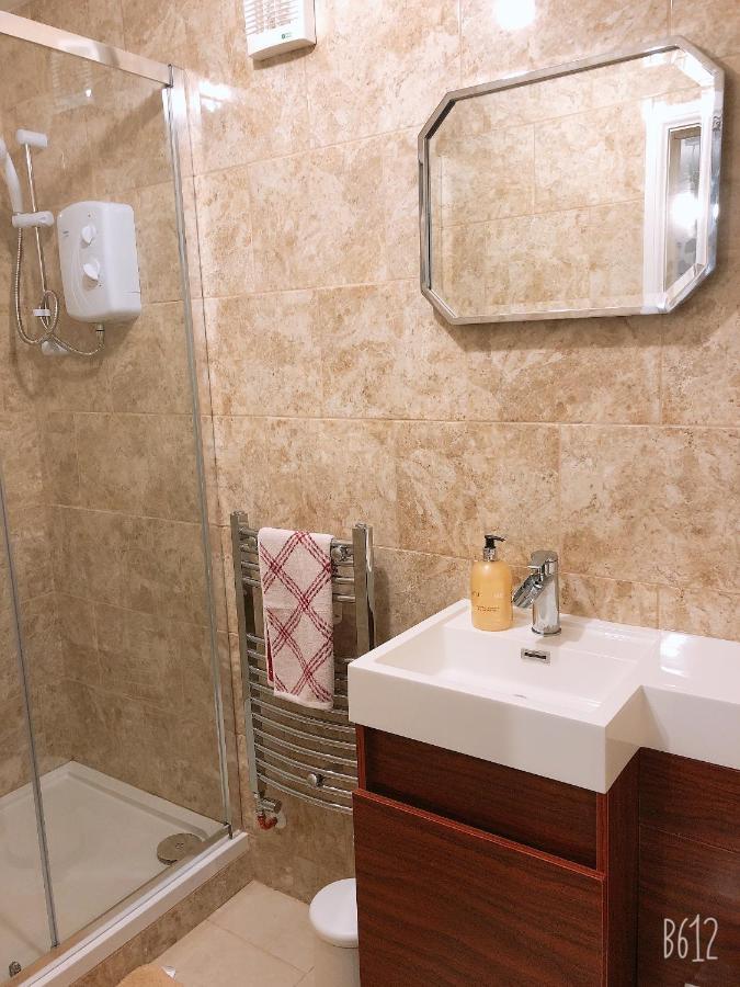 Flat 1 - Entire Modern Studio With En-Suite And Free Parking Close To Qmc, City Centre & Notts Uni Nottingham Luaran gambar