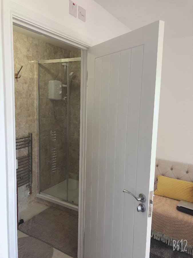Flat 1 - Entire Modern Studio With En-Suite And Free Parking Close To Qmc, City Centre & Notts Uni Nottingham Luaran gambar
