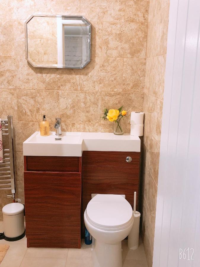 Flat 1 - Entire Modern Studio With En-Suite And Free Parking Close To Qmc, City Centre & Notts Uni Nottingham Luaran gambar